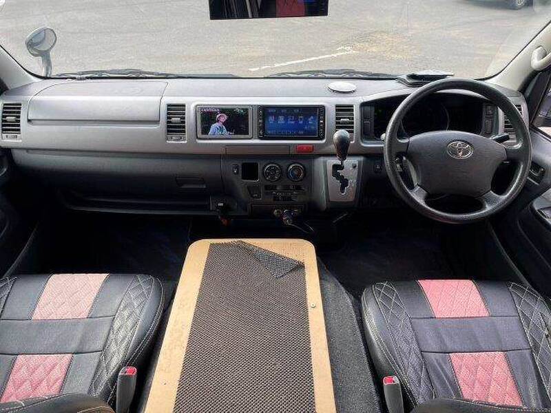 TOYOTA HIACE VAN