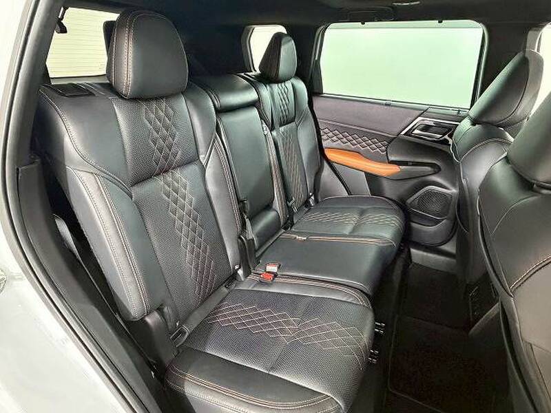 MITSUBISHI OUTLANDER PHV