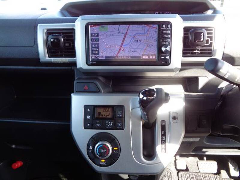 DAIHATSU WAKE
