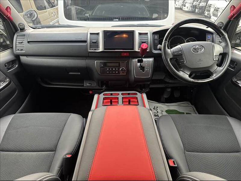 TOYOTA HIACE VAN