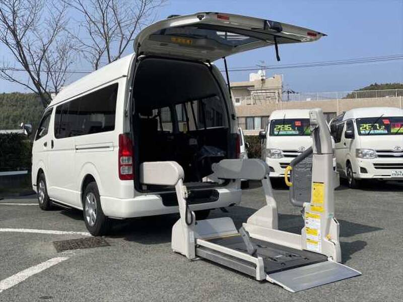 TOYOTA HIACE VAN