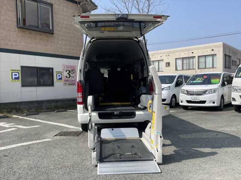 TOYOTA HIACE VAN