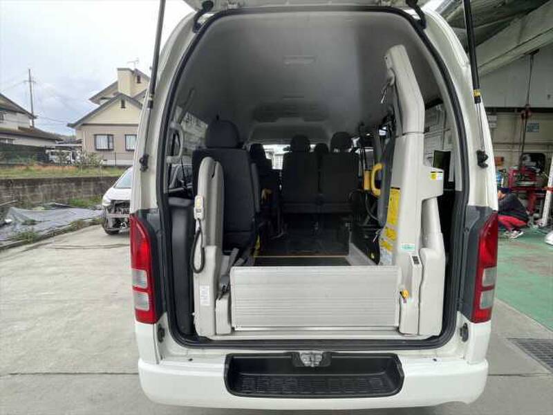 TOYOTA HIACE VAN