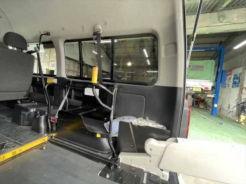 TOYOTA HIACE VAN
