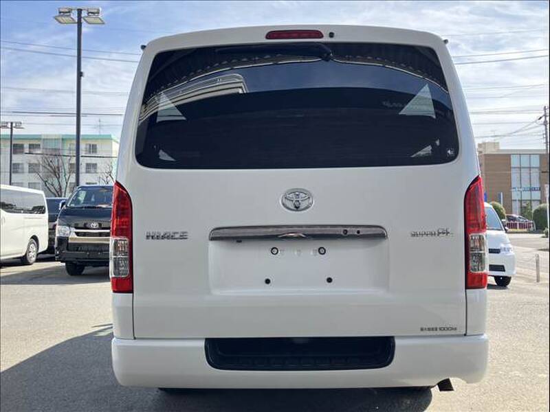 TOYOTA HIACE VAN