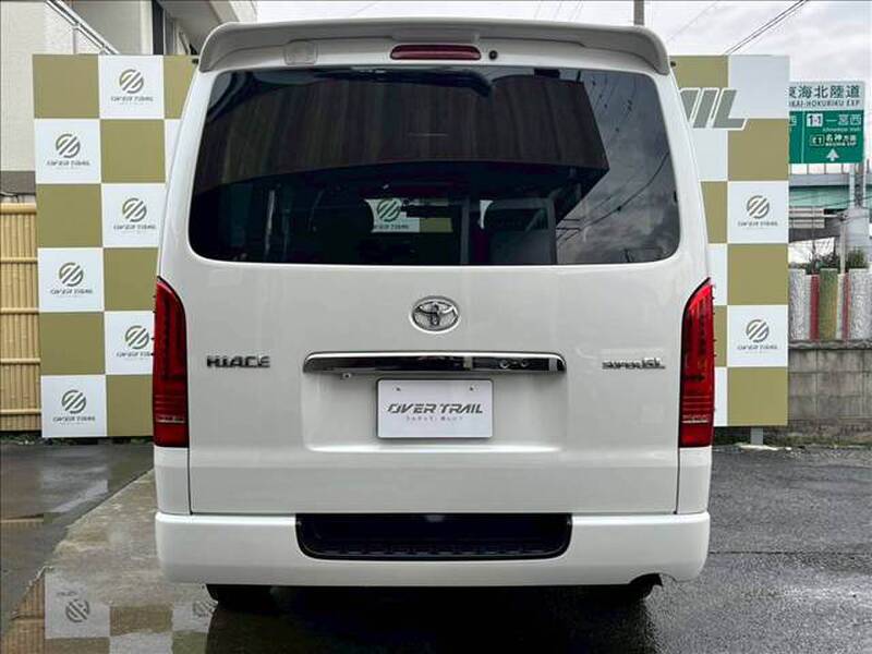 TOYOTA HIACE VAN
