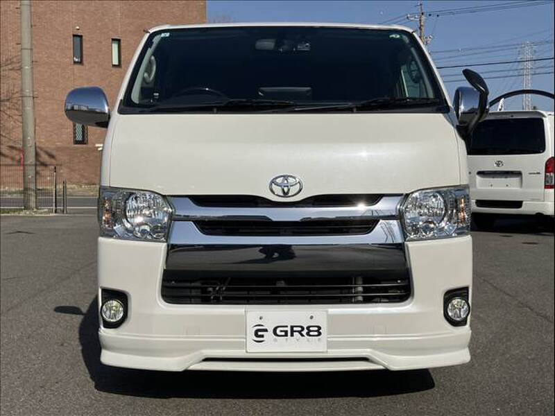 TOYOTA HIACE VAN