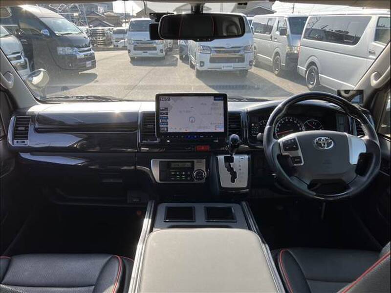 TOYOTA HIACE VAN