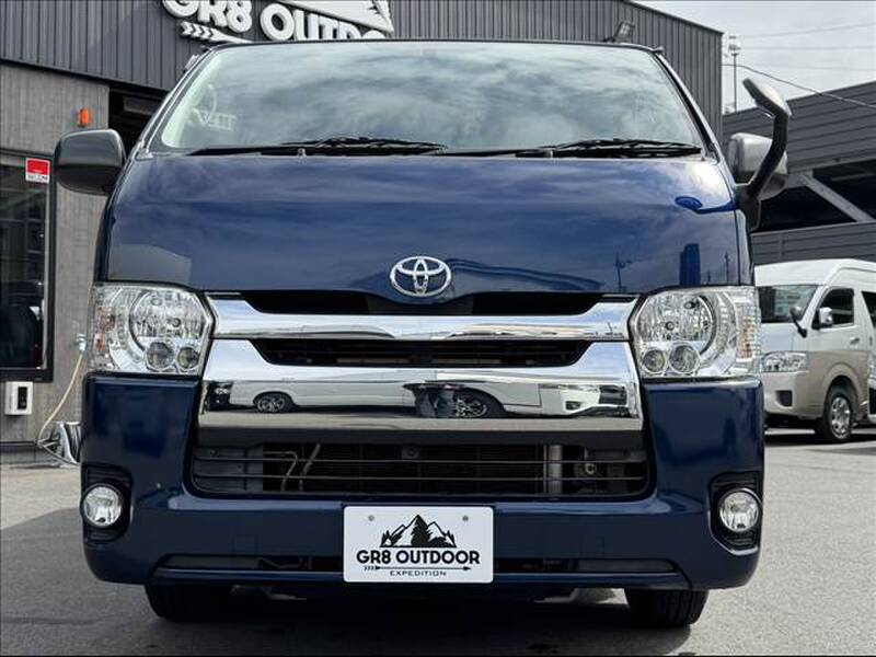 TOYOTA HIACE VAN