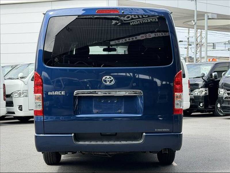 TOYOTA HIACE VAN