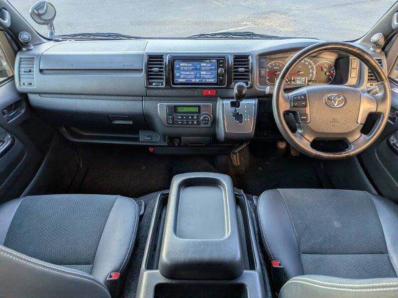 TOYOTA HIACE VAN