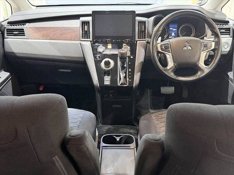 MITSUBISHI DELICA D5