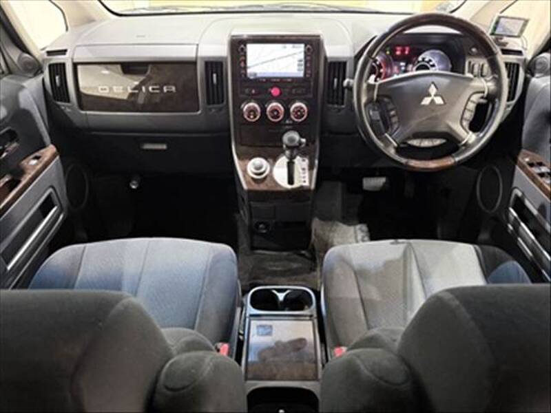 MITSUBISHI DELICA D5