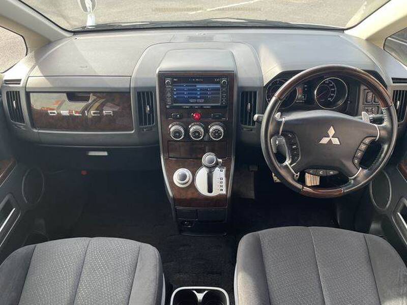 MITSUBISHI DELICA D5