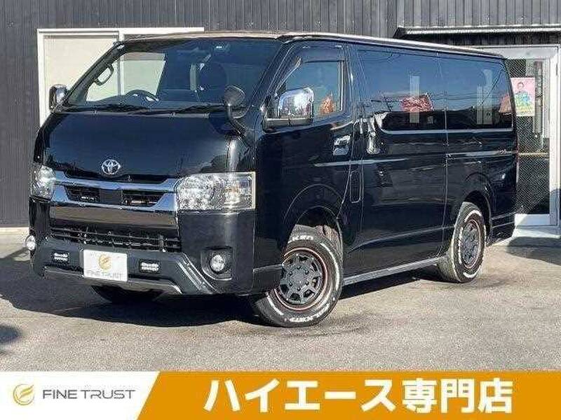 TOYOTA HIACE VAN