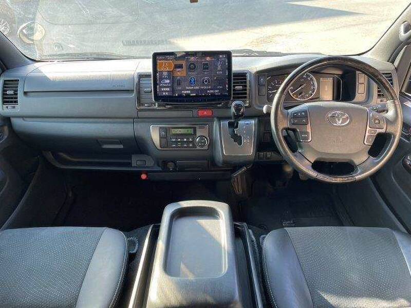 TOYOTA HIACE VAN