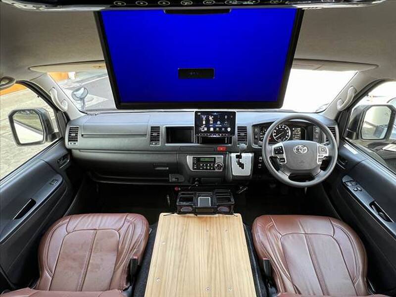 TOYOTA HIACE COMMUTER