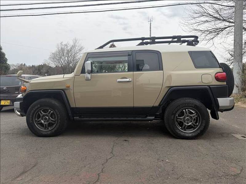 TOYOTA FJ CRUISER