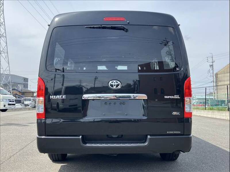 TOYOTA HIACE VAN
