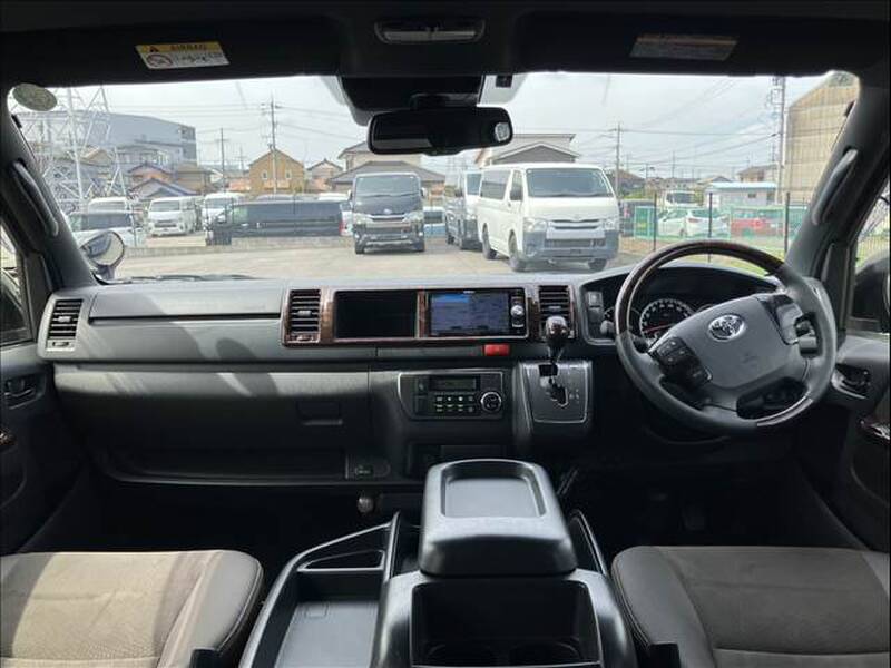 TOYOTA HIACE VAN