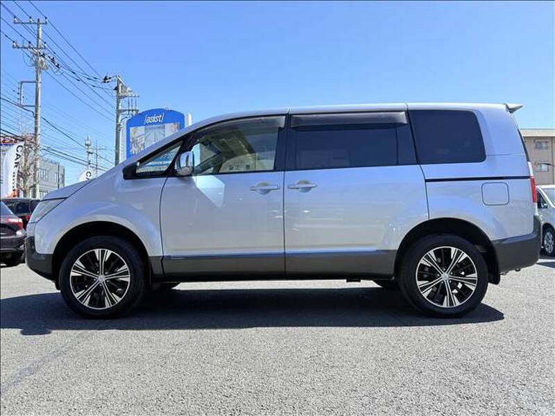 MITSUBISHI DELICA D5