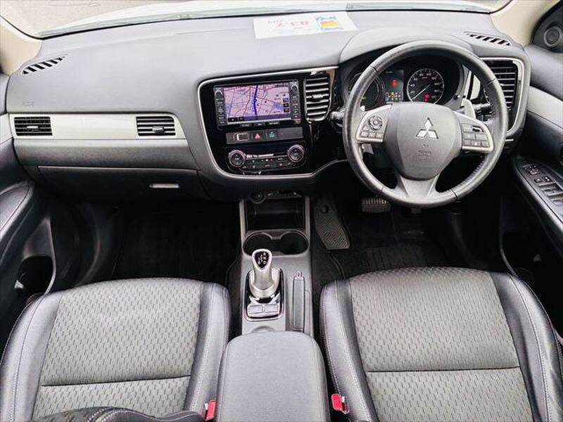 MITSUBISHI OUTLANDER PHV