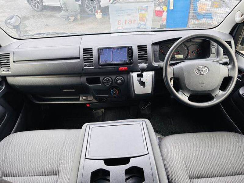 TOYOTA HIACE VAN