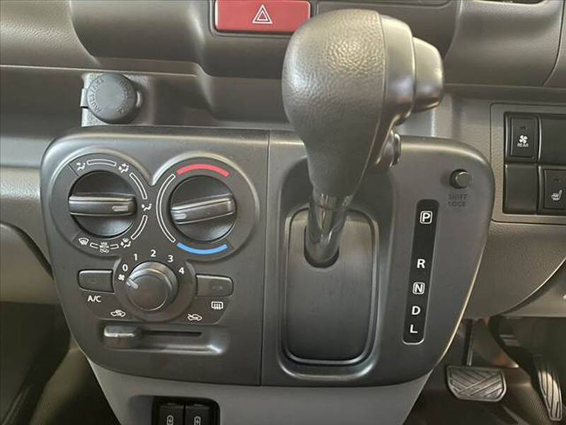 NISSAN CLIPPER VAN