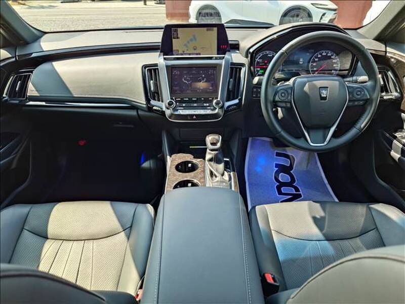 TOYOTA CROWN