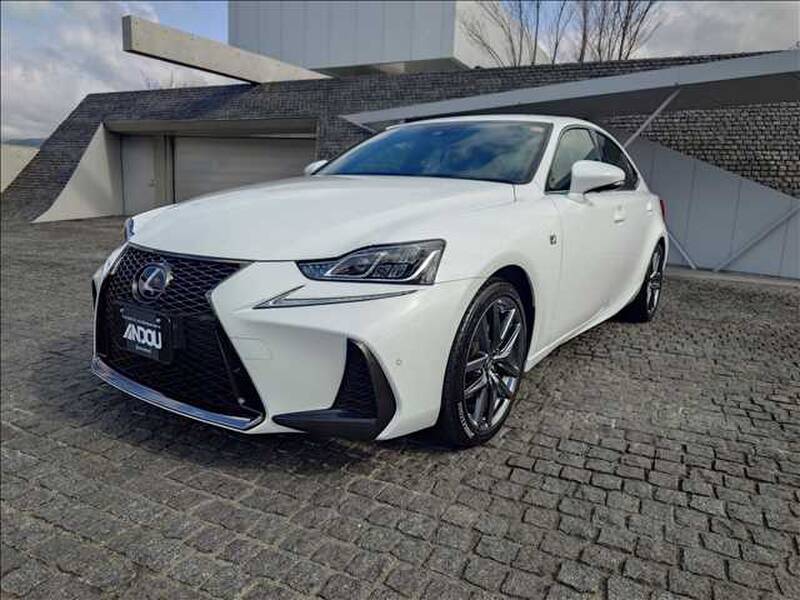 LEXUS IS