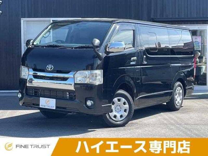 TOYOTA HIACE VAN