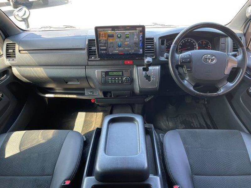 TOYOTA HIACE VAN