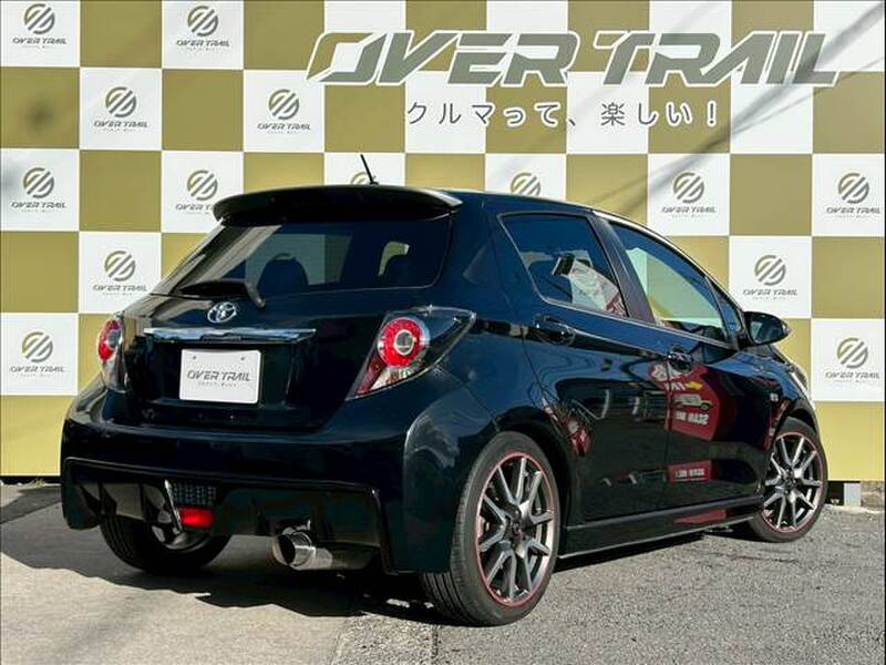 TOYOTA VITZ (YARIS)