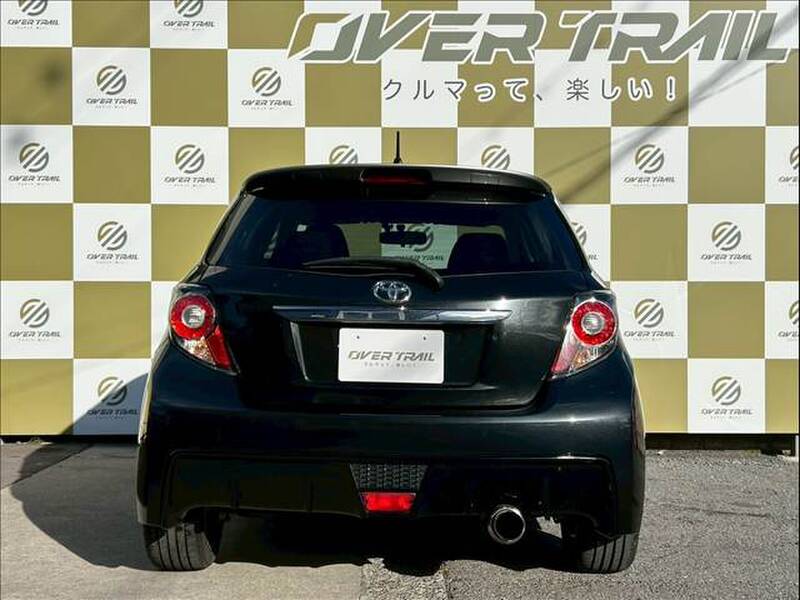 TOYOTA VITZ (YARIS)