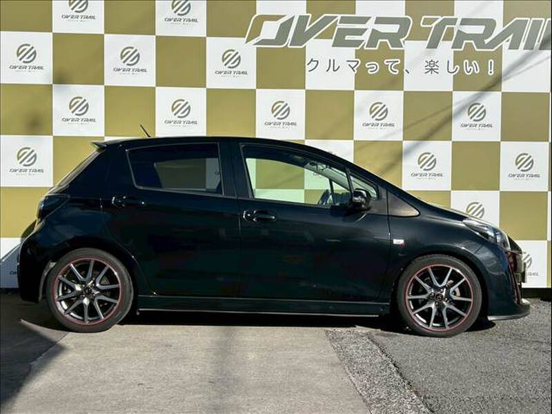 TOYOTA VITZ (YARIS)