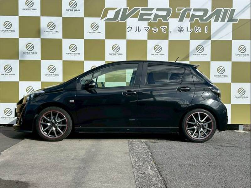 TOYOTA VITZ (YARIS)