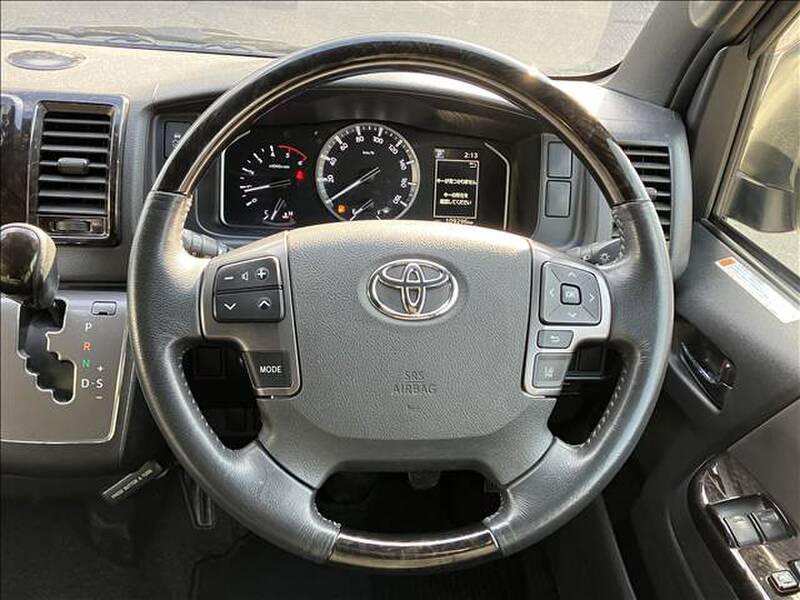 TOYOTA HIACE VAN