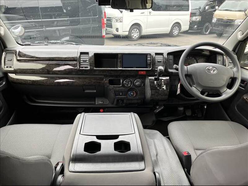 TOYOTA REGIUS ACE VAN