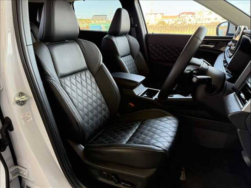 MITSUBISHI OUTLANDER PHV