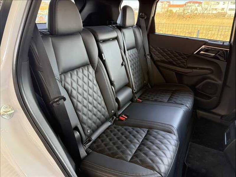 MITSUBISHI OUTLANDER PHV