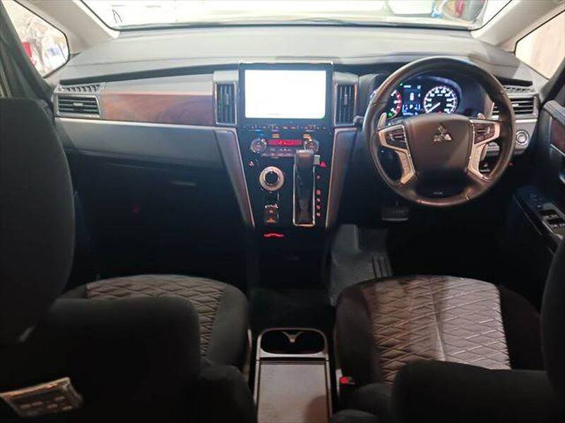 MITSUBISHI DELICA D5