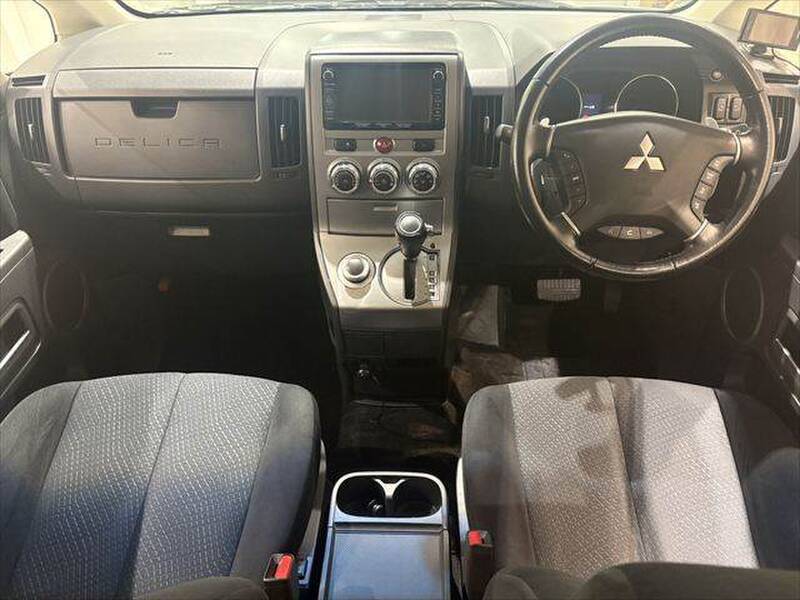 MITSUBISHI DELICA D5