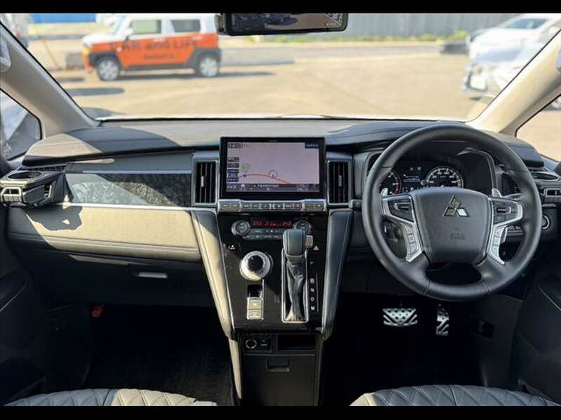 MITSUBISHI DELICA D5