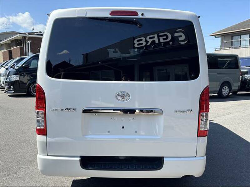 TOYOTA REGIUS ACE VAN