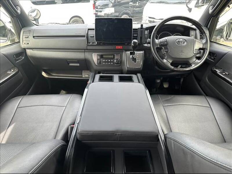 TOYOTA REGIUS ACE VAN