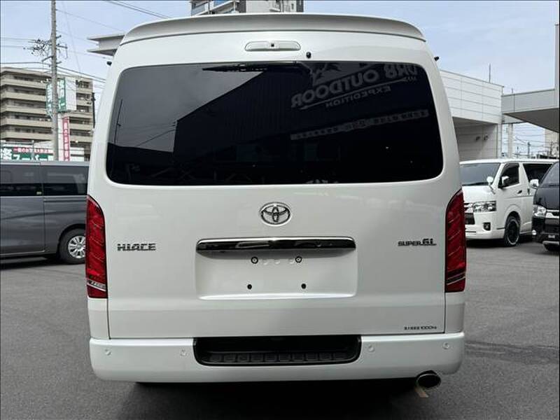 TOYOTA HIACE VAN