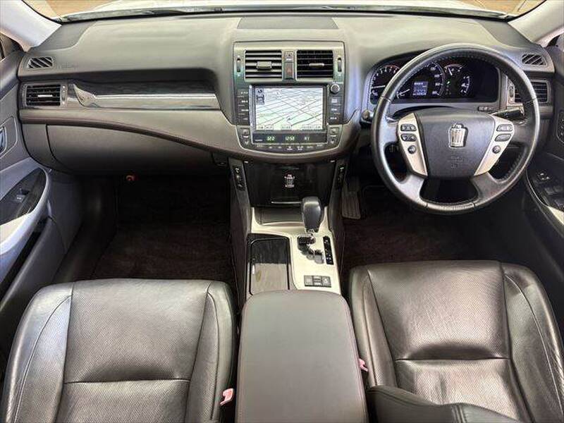 TOYOTA CROWN ATHLETE