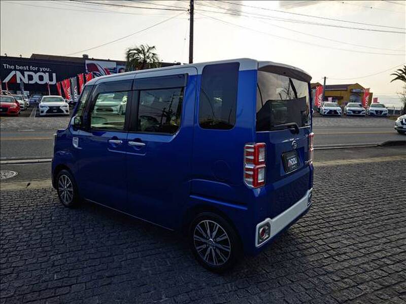 DAIHATSU WAKE