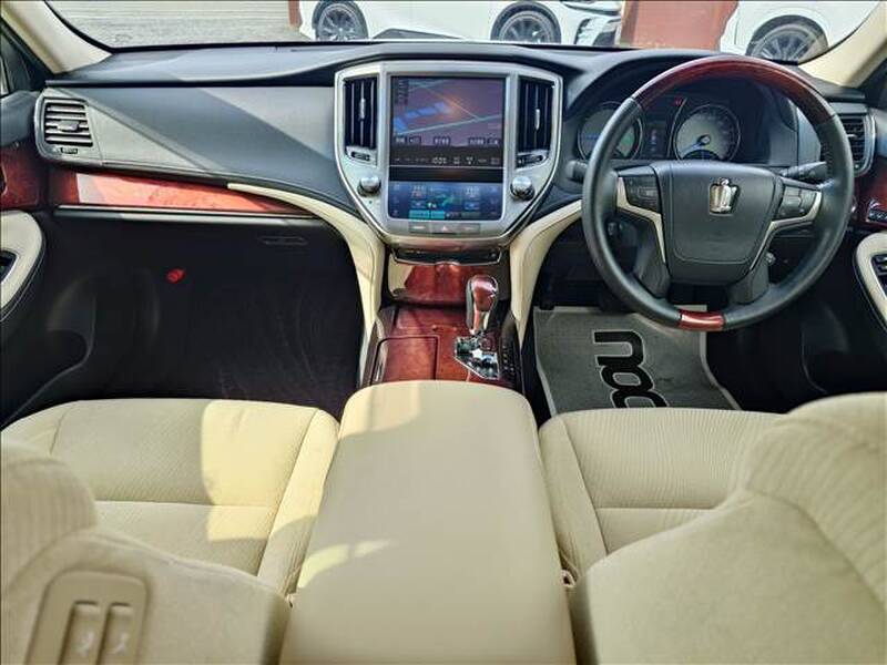 TOYOTA CROWN MAJESTA