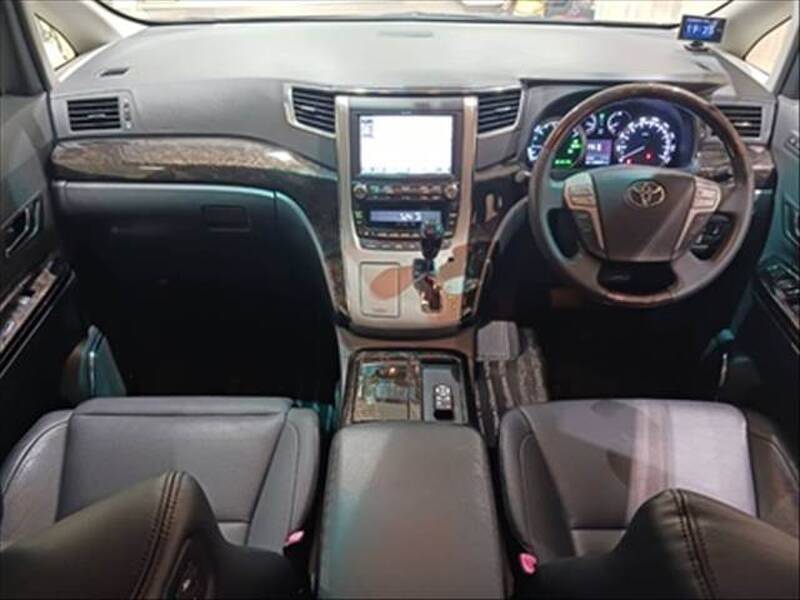 TOYOTA VELLFIRE HYBRID